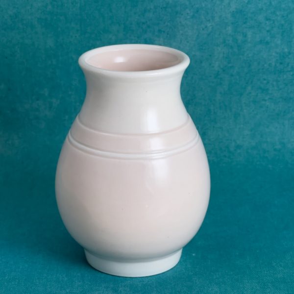 Vase blanc et rose pâle