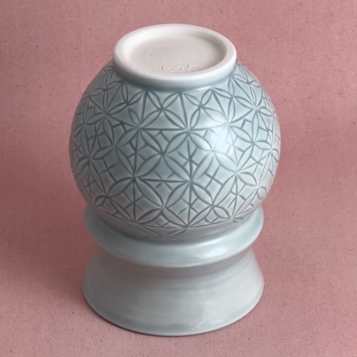 Vase sphérique gris