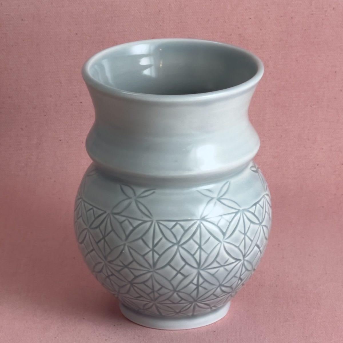Vase sphérique gris