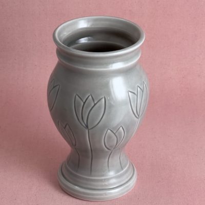 vase-en-porcelaine-gris22 Vase gris à tulipes gravées