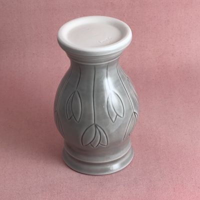 vase-en-porcelaine-gris24 Vase gris à tulipes gravées